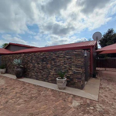 At Ease Road Lodge Zeerust Exterior photo