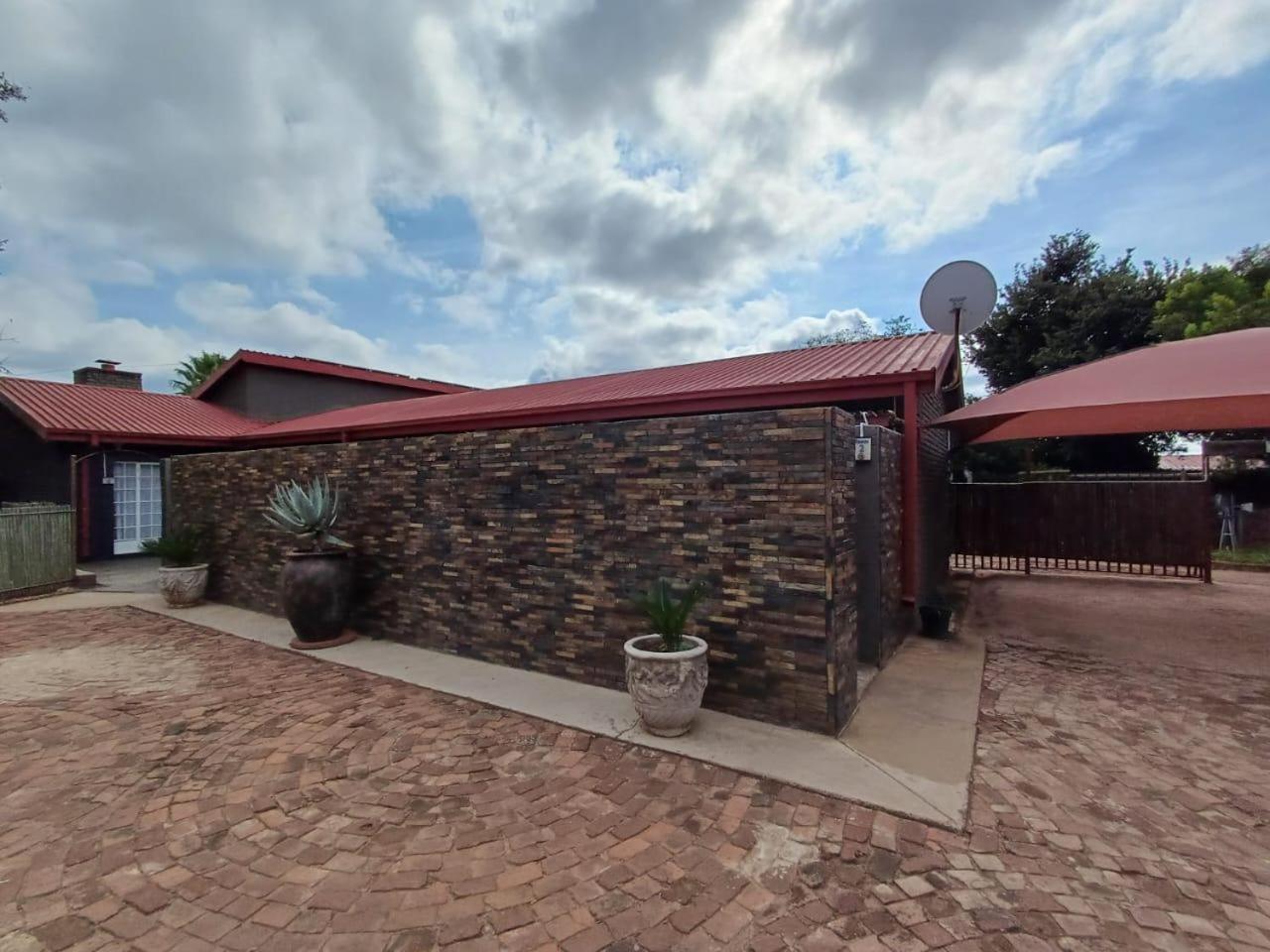 At Ease Road Lodge Zeerust Exterior photo