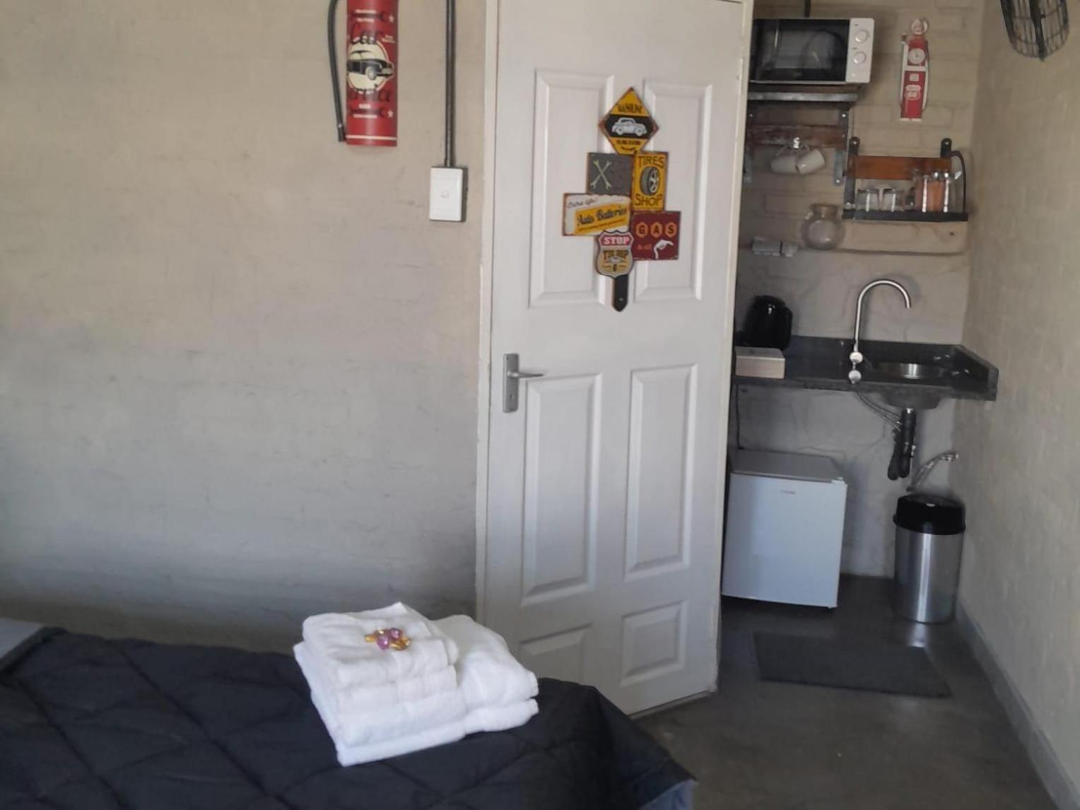 At Ease Road Lodge Zeerust Room photo